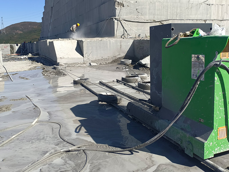 rail type wire saw machine for stone quarrying